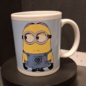 Universal Minion Mug - Yellow, Blue, and White
